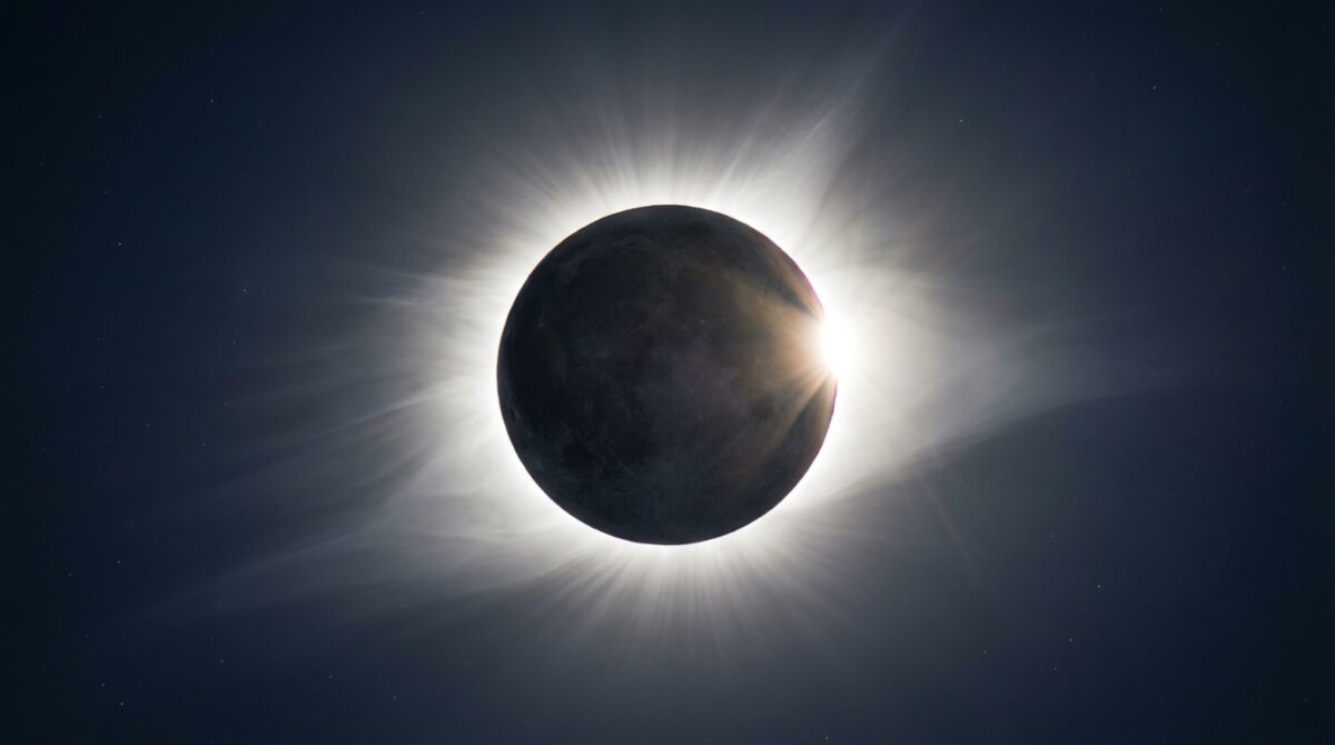 scopri quando e dove ammirare l'eclissi del secolo: una guida completa alla data e ai luoghi migliori per osservare questo straordinario evento astronomico.